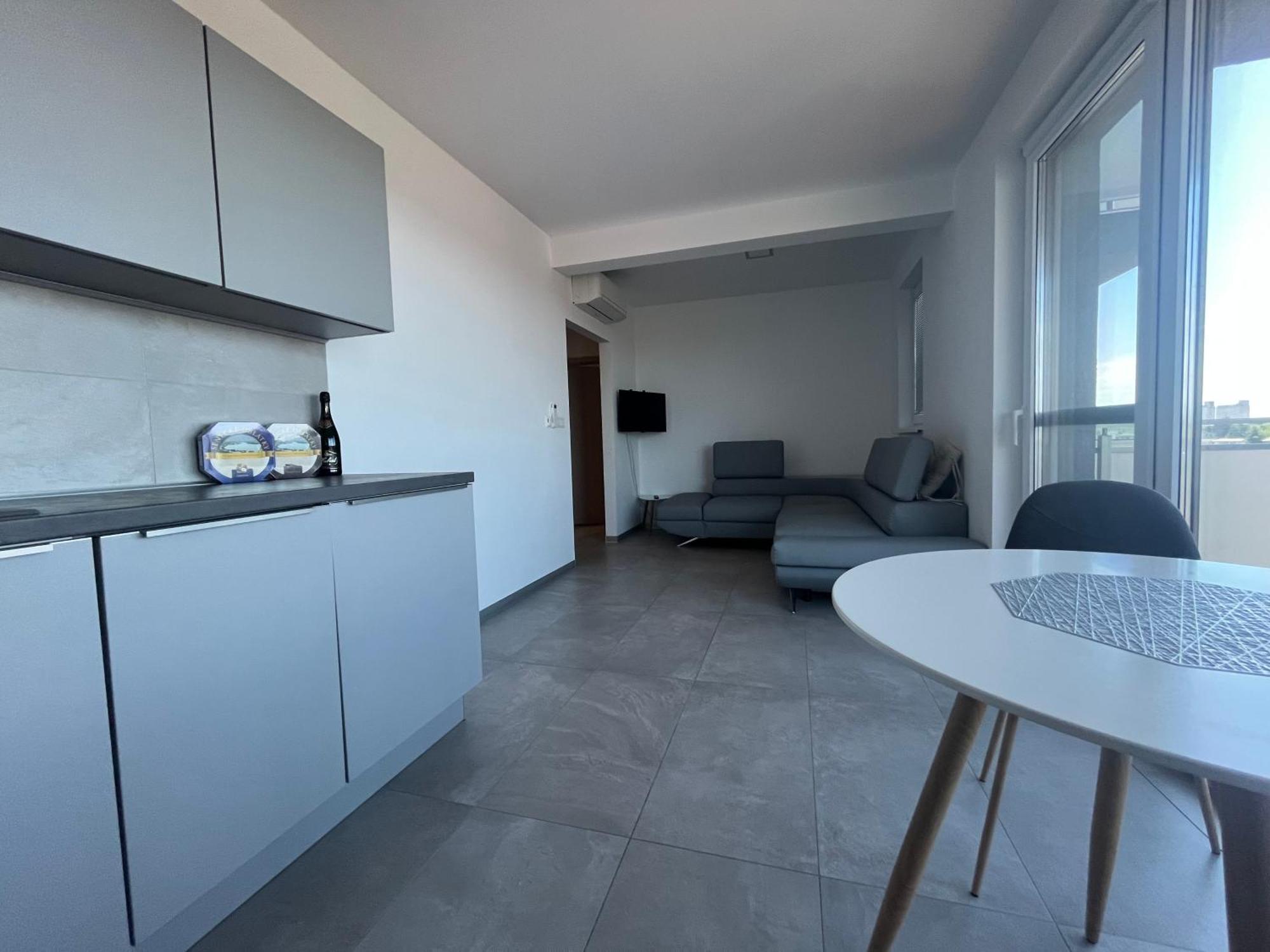 Apartment Sun Lakes - Sever Сенец Экстерьер фото